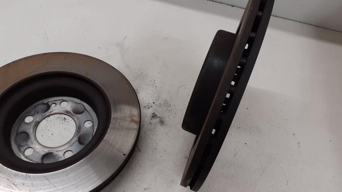 Rear brake disc from a Mercedes-Benz E (C238) E-200 2.0 Turbo 16V 2017