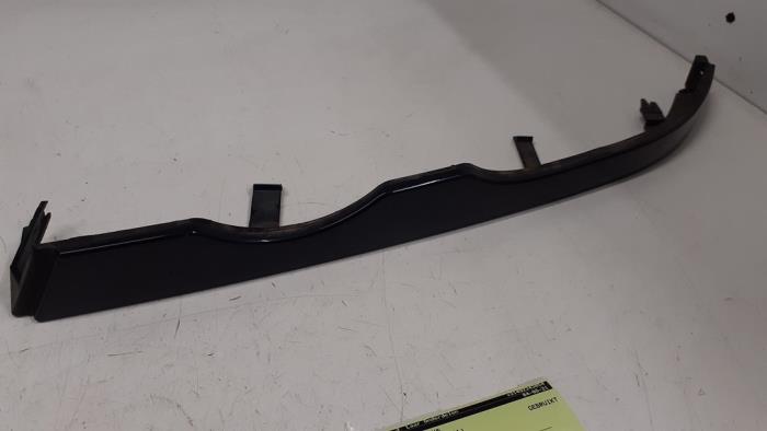 Używane Krawedz reflektora lewa BMW 3 serie (E46/2) 318 Ci Cena € 15,00 Procedura marży oferowane przez Autodemontage van de Laar