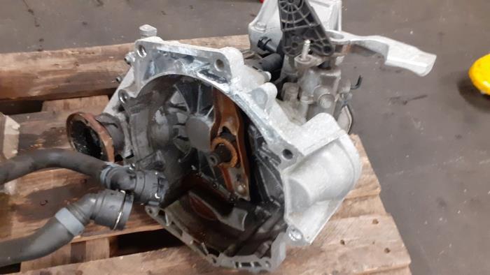 Usagé Boîte de vitesse Volkswagen Golf VII (AUA) 1.2 TSI 16V Prix € 700,00 Règlement à la marge proposé par Autodemontage van de Laar