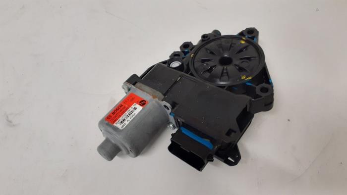 Usados Motor de ventanilla de puerta Kia Ceed (CDB5/CDBB) 1.4 T-GDI 16V Precio € 75,00 Norma de margen ofrecido por Autodemontage van de Laar