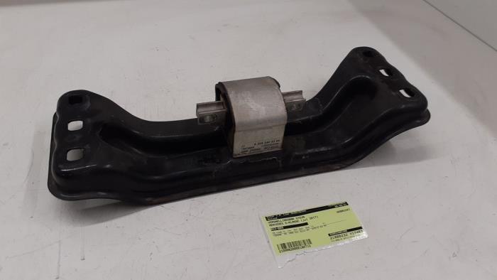 Gearbox mount from a Mercedes-Benz E (W213) E-220d 2.0 Turbo 16V 2017