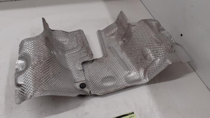 Begagnade Värmesköld Mercedes E (W213) E-220d 2.0 Turbo 16V Pris € 30,00 Marginaltabell erbjuds av Autodemontage van de Laar
