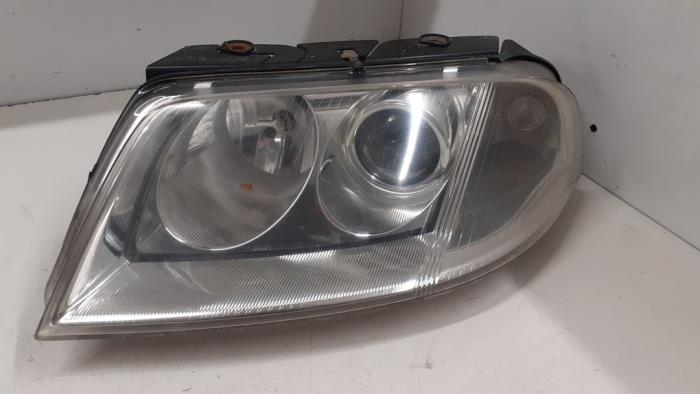 Używane Reflektor lewy Volkswagen Passat (3B3) 1.8 Turbo 20V Cena € 35,00 Procedura marży oferowane przez Autodemontage van de Laar