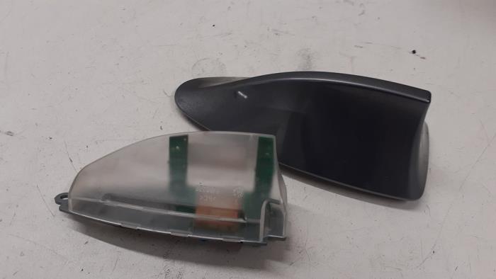 Używane Antena GPS BMW 5 serie (F10) 520d 16V Cena € 60,00 Procedura marży oferowane przez Autodemontage van de Laar