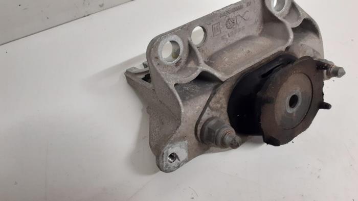 Engine mount from a Renault Twingo III (AH) 1.0 SCe 70 12V 2018