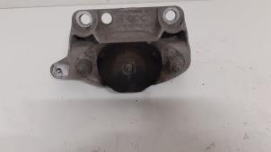 Engine mount from a Renault Twingo III (AH) 1.0 SCe 70 12V 2018