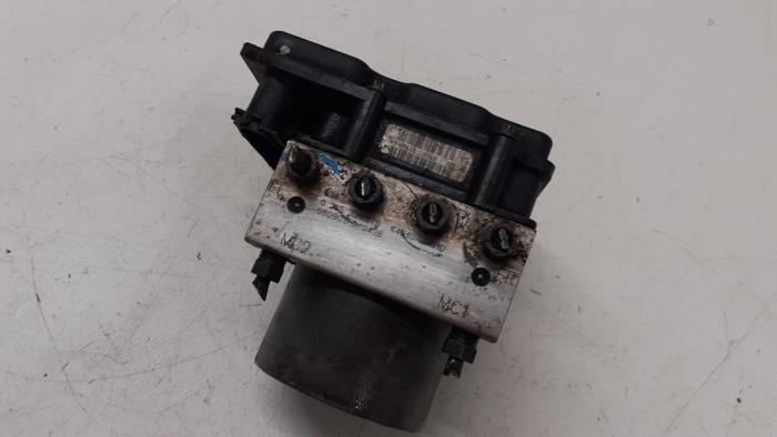 Begagnade ABS-pump Toyota Aygo (B10) 1.0 12V VVT-i Pris € 40,00 Marginaltabell erbjuds av Autodemontage van de Laar