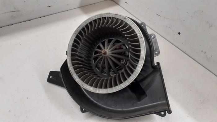 Heating and ventilation fan motor from a Volkswagen Polo V (6R) 1.2 TDI 12V BlueMotion 2012