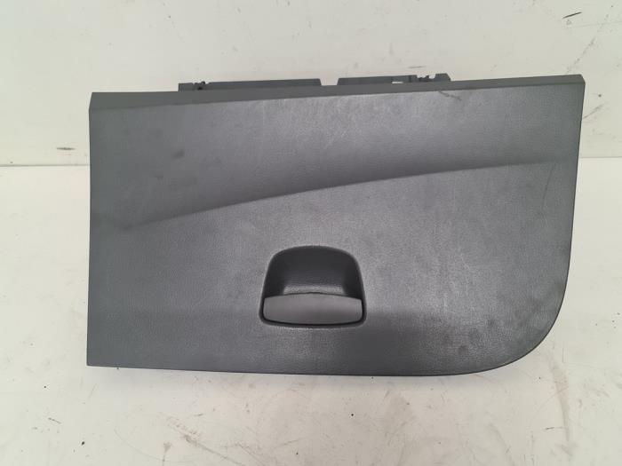 Begagnade Handskfack Seat Ibiza IV (6J5) 1.2 12V Pris € 50,00 Marginaltabell erbjuds av Autodemontage van de Laar