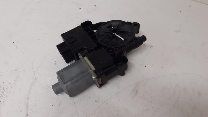 Usados Motor de ventanilla de puerta Volkswagen Golf VII (AUA) 1.4 GTE 16V Precio € 50,00 Norma de margen ofrecido por Autodemontage van de Laar