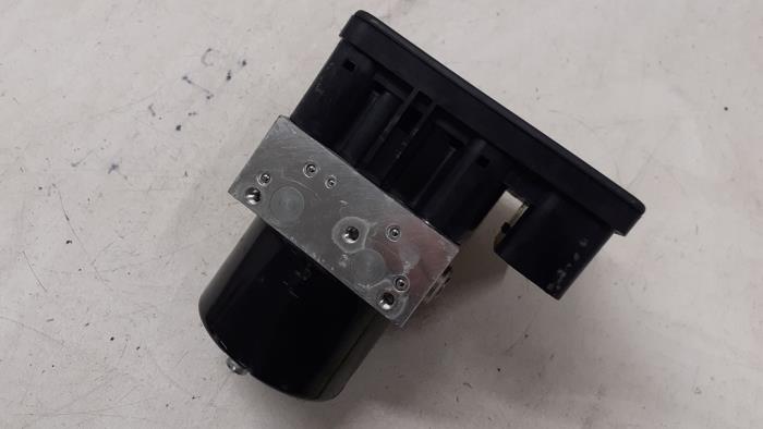 Usagé Pompe ABS BMW 1 serie (E88) 118i 16V Prix € 100,00 Règlement à la marge proposé par Autodemontage van de Laar