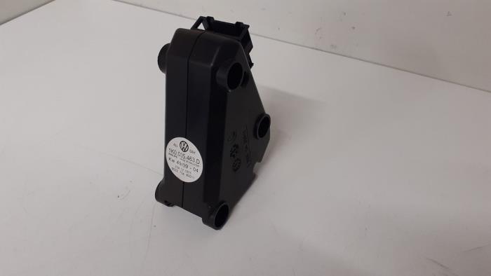 Begagnade Antennförstärkare Volkswagen Golf VI Variant (AJ5/1KA) 1.4 TSI 122 16V Pris € 25,00 Marginaltabell erbjuds av Autodemontage van de Laar