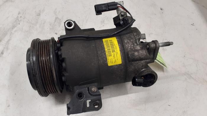 Usagé Compresseur de clim Ford Fiesta 6 (JA8) 1.0 EcoBoost 12V 100 Van Prix € 100,00 Règlement à la marge proposé par Autodemontage van de Laar