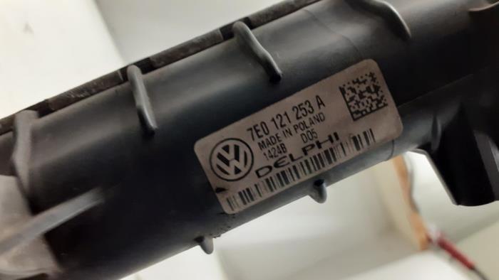 Radiateur d'eau d'un Volkswagen Transporter T5 2.0 TDI DRF 2014