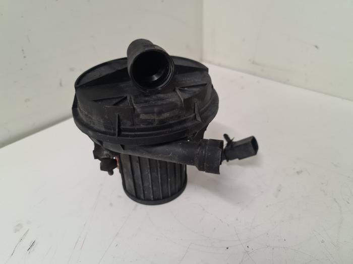 Exhaust air pump from a Audi S5 (8T3) 4.2 V8 40V 2010