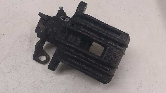 Gebrauchte Bremszange rechts hinten Seat Ibiza IV SC (6J1) 1.0 EcoTSI 12V Preis € 50,00 Margenregelung angeboten von Autodemontage van de Laar