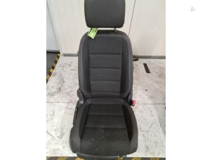 Used Seat, right Volkswagen Touran (1T3) 1.6 TDI 16V Price € 175,00 Margin scheme offered by Autodemontage van de Laar