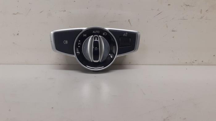 Licht Schalter van een Mercedes-Benz E (C238) E-200 2.0 Turbo 16V 2017