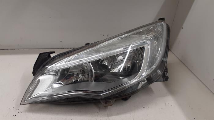 Reflektor lewy z Opel Astra J (PC6/PD6/PE6/PF6) 1.6 16V Ecotec 2010