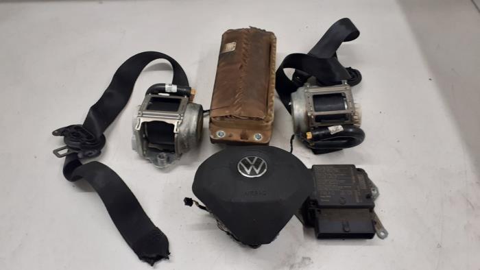 Airbag set+module from a Volkswagen Golf VIII (CD1) 1.0 TSI 12V 2021