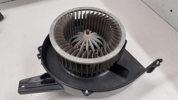 Motor de ventilador de calefactor de un Volkswagen Polo V (6R) 1.2 TSI 2011