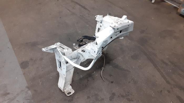 Front left bodywork corner from a Renault Clio IV (5R) 1.5 dCi 90 FAP 2016