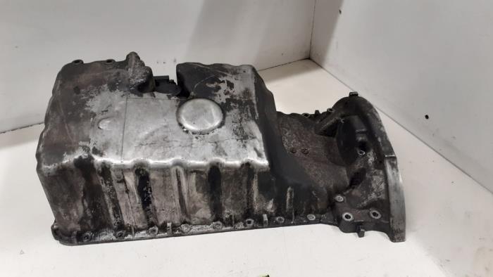 Usagé Couvercle carter Mercedes Sprinter 2t (901/902) 211 CDI 16V Prix € 60,00 Règlement à la marge proposé par Autodemontage van de Laar