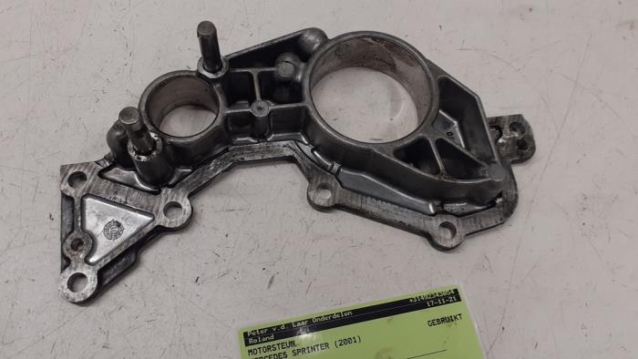 Used Engine mount Mercedes Sprinter 2t (901/902) 211 CDI 16V Price € 20,00 Margin scheme offered by Autodemontage van de Laar