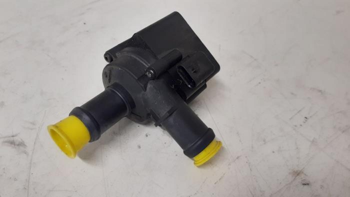 Begagnade Extra vattenpump Audi Q7 (4MB/4MG) 3.0 TDI V6 24V Pris € 75,00 Marginaltabell erbjuds av Autodemontage van de Laar