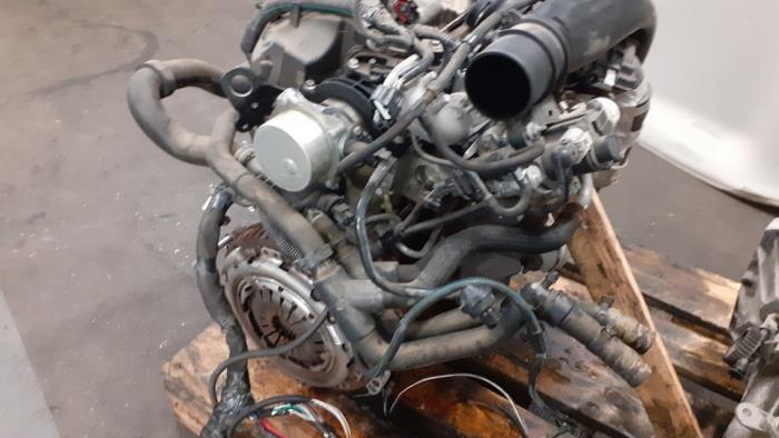 Engine from a Renault Clio IV Estate/Grandtour (7R) 1.5 Energy dCi 90 FAP 2015