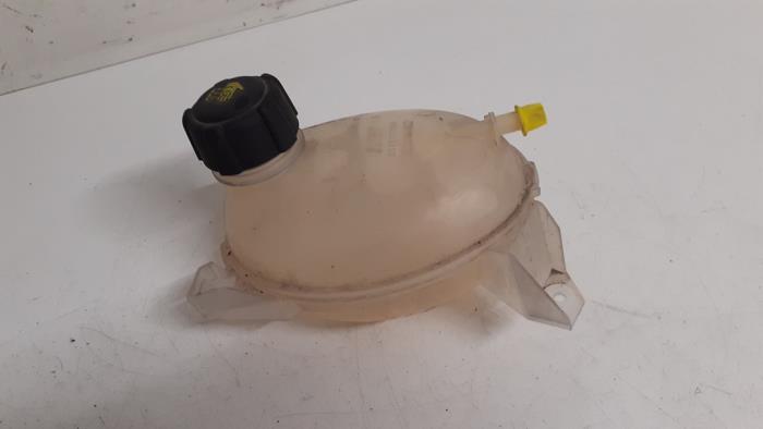 Expansion vessel from a Renault Clio IV Estate/Grandtour (7R) 1.5 Energy dCi 90 FAP 2015
