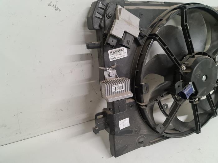Cooling fans from a Renault Clio IV Estate/Grandtour (7R) 1.5 Energy dCi 90 FAP 2015