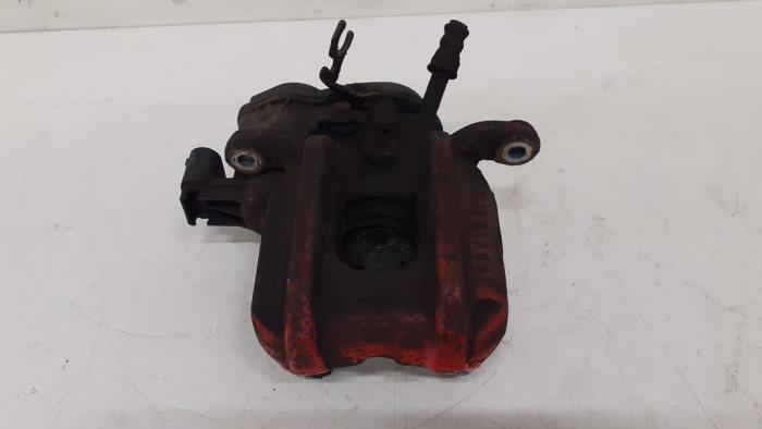 Gebrauchte Bremszange links hinten BMW 5 serie (F10) 520d 16V Preis € 100,00 Margenregelung angeboten von Autodemontage van de Laar