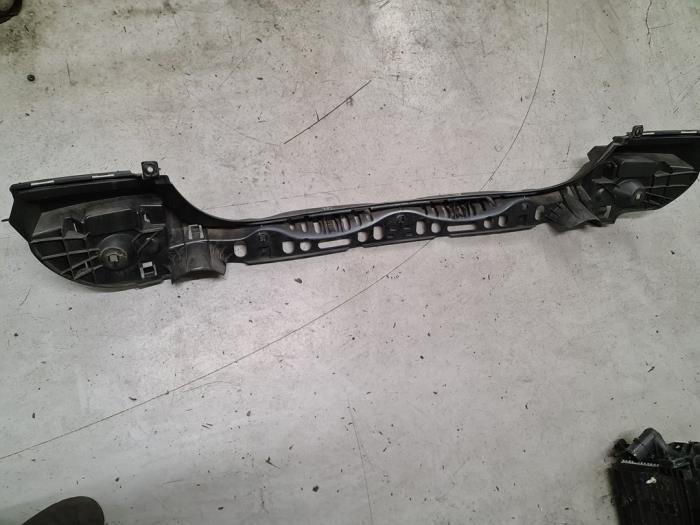 Rear bumper bracket central from a BMW 5 serie (F10) 520d 16V 2013