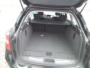Usados Lona maletero Renault Laguna III Estate (KT) 2.0 16V Precio € 100,00 Norma de margen ofrecido por Autodemontage van de Laar