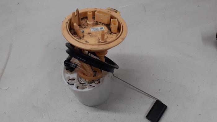 Electric fuel pump from a Seat Leon (5FB) 1.6 TDI Ecomotive 16V 2015