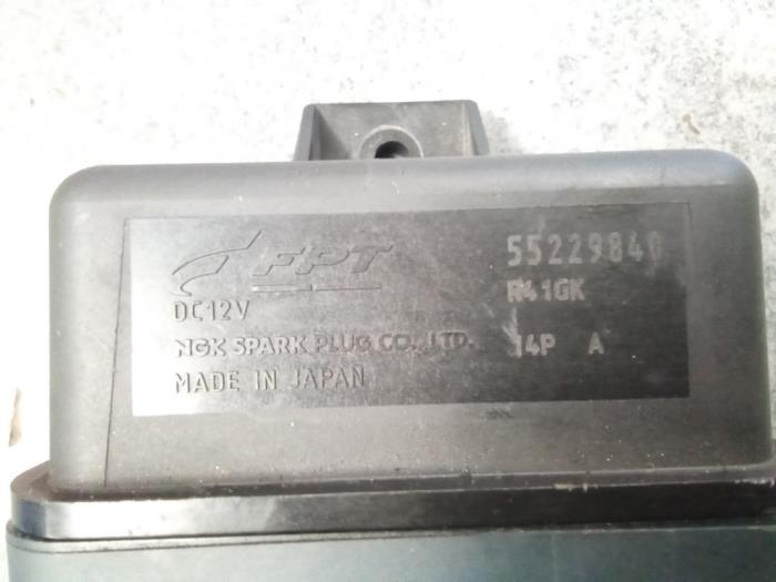 Glow plug relay from a Fiat Punto Evo (199) 1.3 JTD Multijet 85 16V Euro 5 2011
