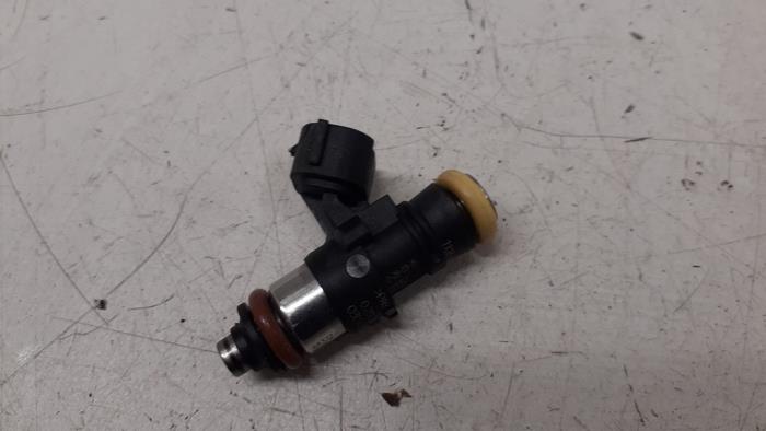 Injector (petrol injection) from a Volkswagen Up! (121)  2016