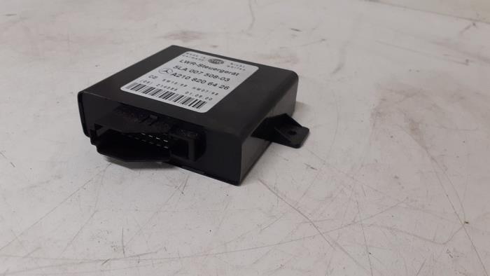 Usagé Ordinateur éclairage Mercedes E (W210) 3.2 E-320 CDI 24V Prix € 50,00 Règlement à la marge proposé par Autodemontage van de Laar
