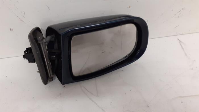 Wing mirror, left from a Mercedes-Benz E (W210) 3.2 E-320 CDI 24V 2000