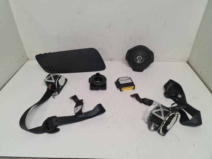 Begagnade Airbagset + modul Volkswagen Polo V (6R) 1.2 TDI 12V BlueMotion Pris € 400,00 Marginaltabell erbjuds av Autodemontage van de Laar