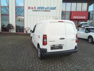 Used Rear door hinge, right Peugeot Partner (GC/GF/GG/GJ/GK) 1.6 BlueHDI 75 Price € 48,40 Inclusive VAT offered by Autodemontage van de Laar