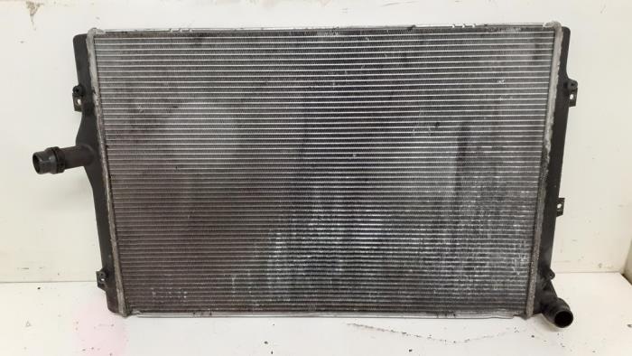 Usagé Radiateur Volkswagen Golf VI (5K1) 2.0 GTD 16V Prix € 50,00 Règlement à la marge proposé par Autodemontage van de Laar