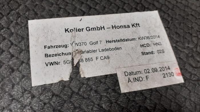 Plaque sol coffre d'un Volkswagen Golf VII (AUA) 1.4 TSI 16V 2014