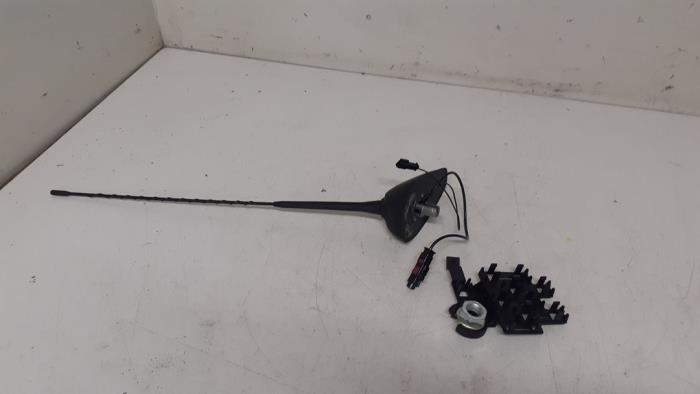 Używane Antena BMW 1 serie (E87/87N) 116i 1.6 16V Cena € 50,00 Procedura marży oferowane przez Autodemontage van de Laar