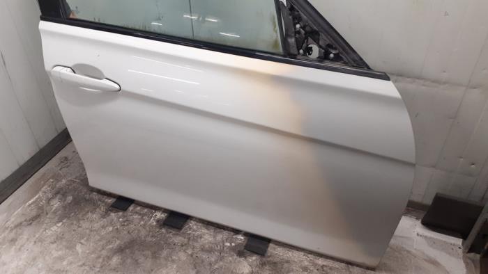 Front door 4-door, right from a BMW 3 serie Touring (F31) 330d 3.0 24V 2013