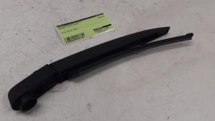 Used Rear wiper arm Renault Clio IV (5R) 0.9 Energy TCE 90 12V Price € 24,20 Inclusive VAT offered by Autodemontage van de Laar