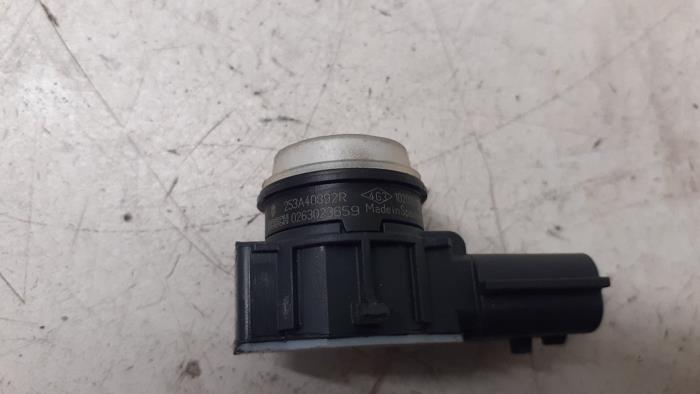 PDC Sensor from a Renault Clio IV (5R) 0.9 Energy TCE 90 12V 2019