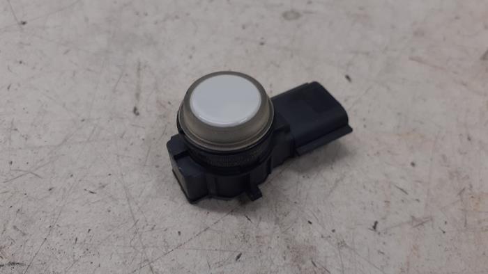 PDC Sensor from a Renault Clio IV (5R) 0.9 Energy TCE 90 12V 2019