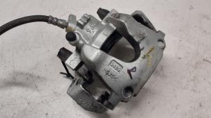 Used Front brake calliper, right Renault Clio IV (5R) 0.9 Energy TCE 90 12V Price € 72,60 Inclusive VAT offered by Autodemontage van de Laar